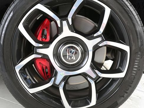 Used 2024 Rolls-Royce Cullinan Black Badge w/ Dark Exterior Package AWD/4WD image 7