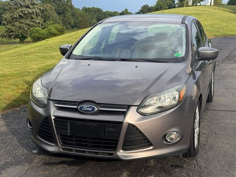 Used 2013 Ford Focus SE FWD image 4