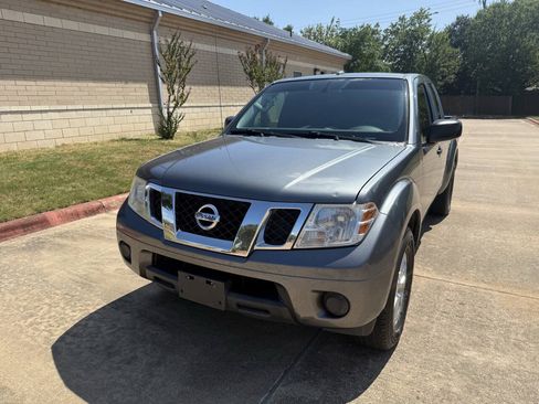 Used 2017 Nissan Frontier SV RWD image 6