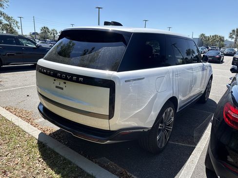 Used 2025 Land Rover Range Rover Long Wheelbase SE AWD/4WD image 4