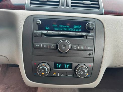 Used 2009 Buick Lucerne CXL FWD image 25