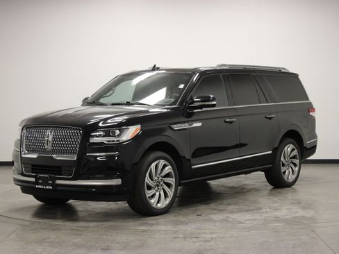 Used 2023 Lincoln Navigator L Reserve AWD/4WD image 4