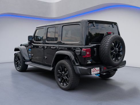 Used 2022 Jeep Wrangler Unlimited Sahara w/ Cold Weather Group AWD/4WD image 6