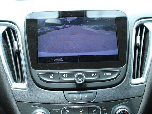 Used 2021 Chevrolet Malibu LT FWD image 19