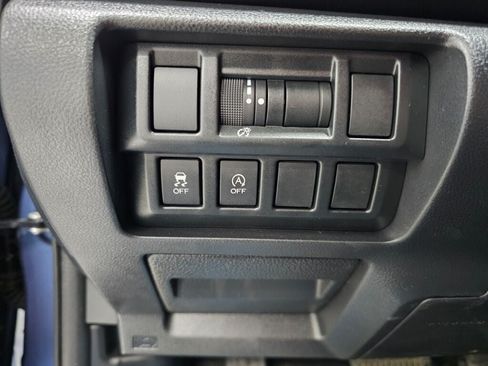 Used 2020 Subaru Crosstrek 2.0i AWD/4WD image 23