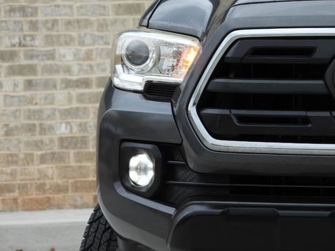 Used 2019 Toyota Tacoma SR5 RWD image 4