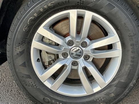 Used 2017 Volkswagen Tiguan S image 31