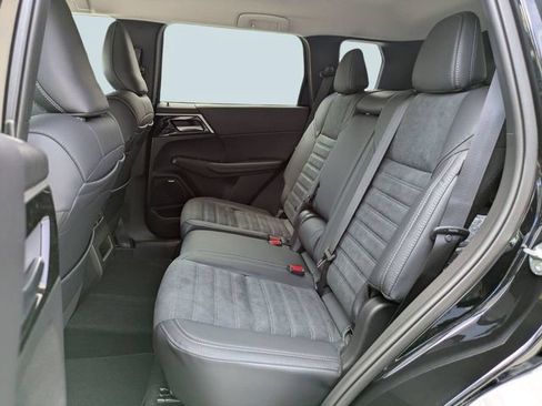 New 2026 Mitsubishi Outlander SE FWD image 15