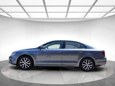 Used 2018 Volkswagen Jetta SE FWD image 4