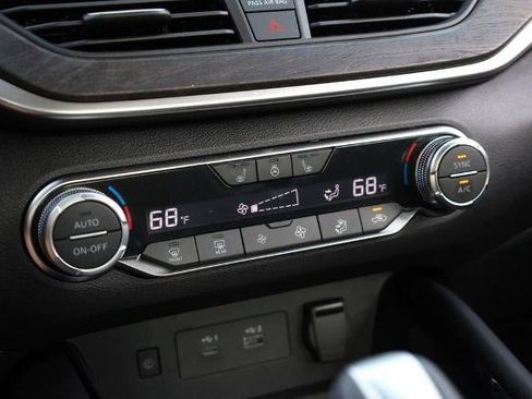 Certified 2025 Nissan Altima 2.5 SL FWD image 14
