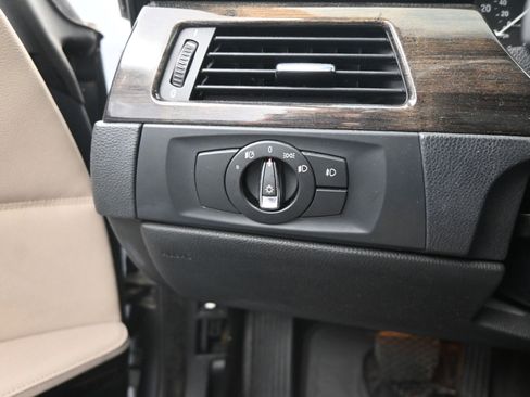 Used 2013 BMW 328i Convertible RWD image 40
