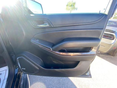 Used 2018 Chevrolet Suburban LT image 23
