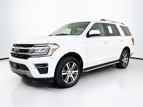 Used 2023 Ford Expedition Limited image 3
