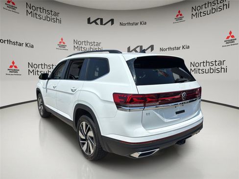 Used 2025 Volkswagen Atlas SE AWD/4WD image 3