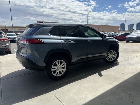 Used 2023 Toyota Corolla Cross L image 3