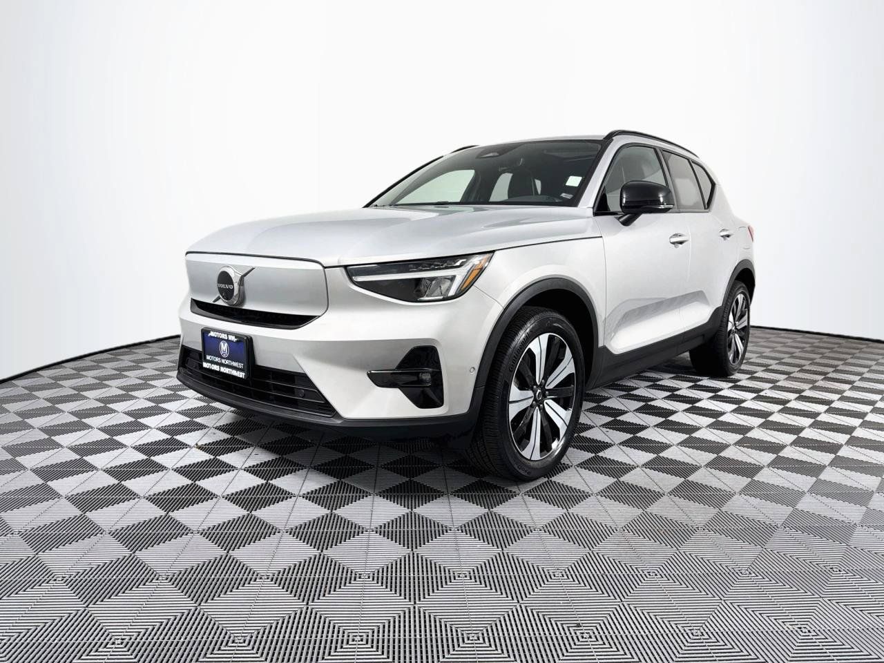 Used 2023 Volvo XC40 Recharge Plus AWD/4WD image 2