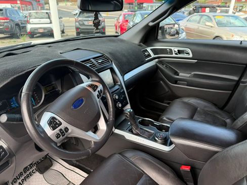 Used 2015 Ford Explorer XLT w/ Equipment Group 202A AWD/4WD image 11