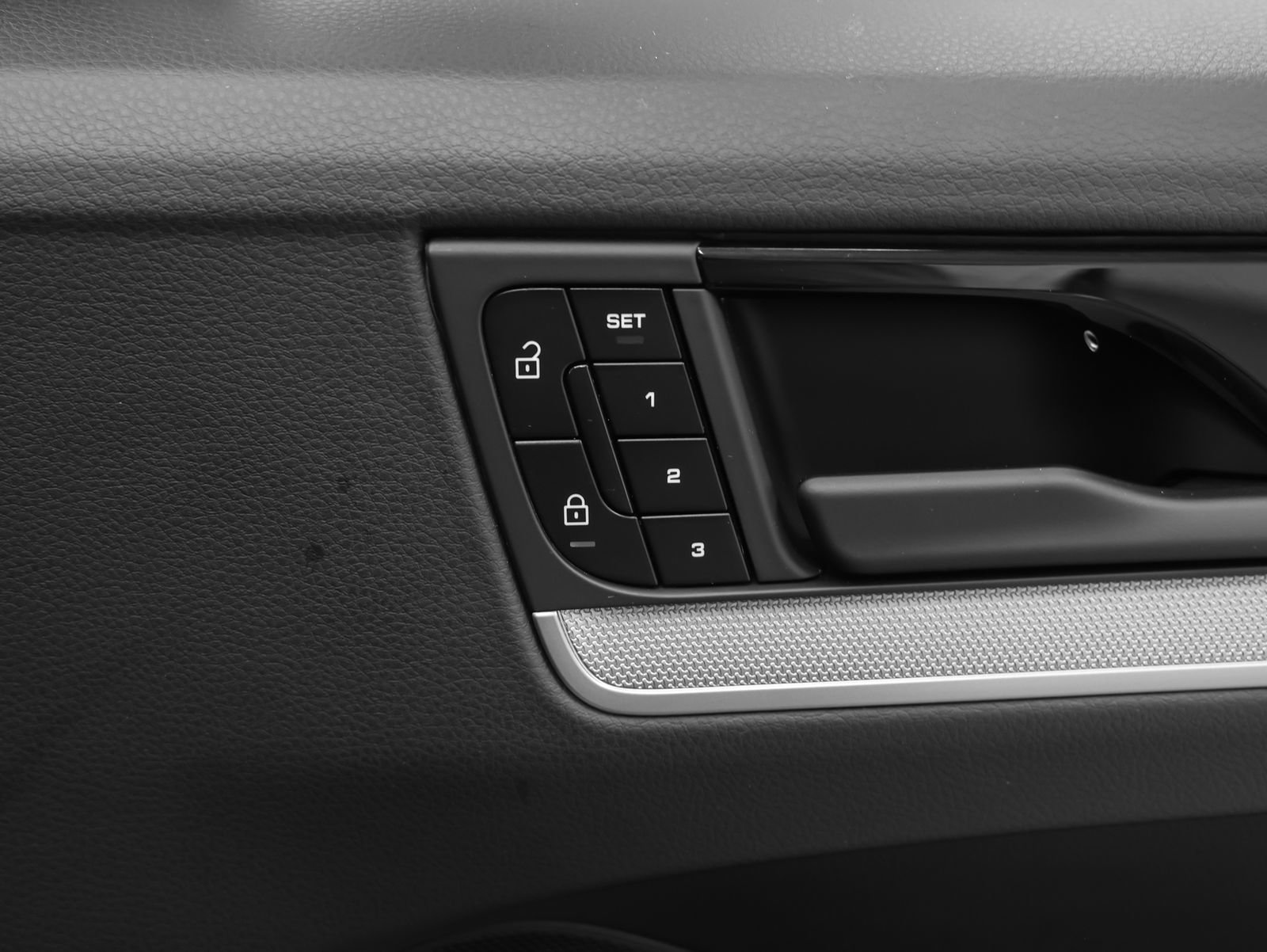 Certified 2024 Porsche Cayenne AWD/4WD image 20