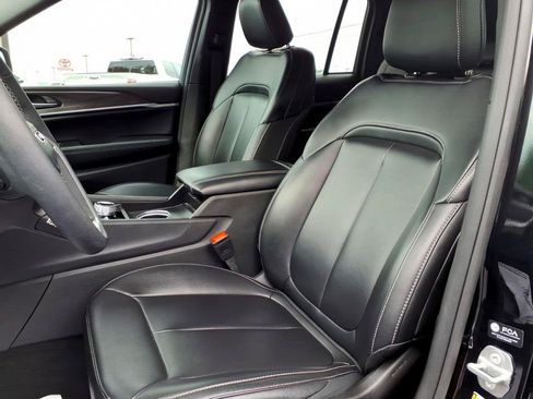 Used 2025 Jeep Grand Cherokee Limited AWD/4WD image 18