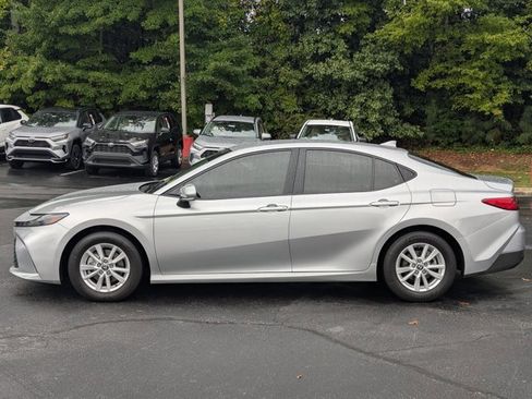Used 2025 Toyota Camry LE image 4