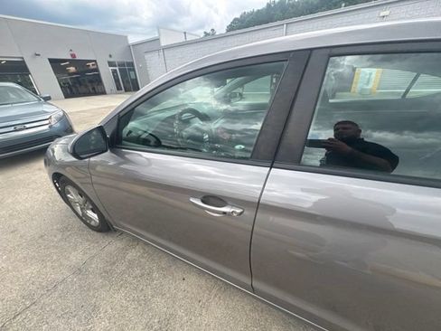 Used 2020 Hyundai Elantra Value Edition w/ Winter Weather Package FWD image 20