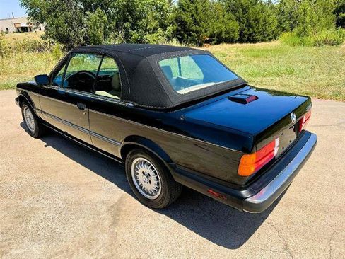 Used 1991 BMW 325i Convertible RWD image 9
