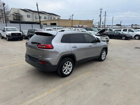 Used 2016 Jeep Cherokee Latitude w/ Safety/Convenience Group image 9