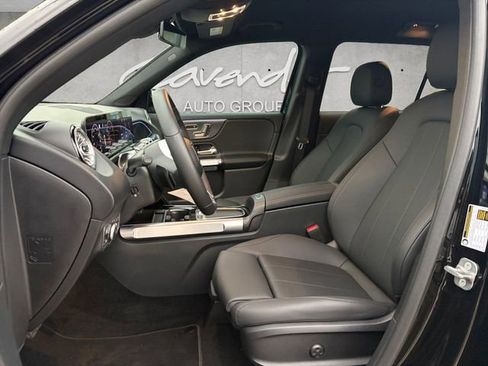 Used 2025 Mercedes-Benz GLB 250 4MATIC image 19