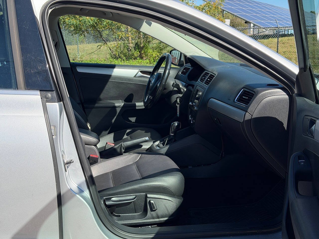 Used 2013 Volkswagen Jetta SE FWD image 18