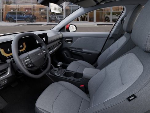 New 2025 Kia K4 LXS image 17