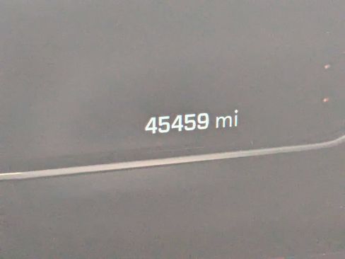 Used 2023 Chevrolet Suburban LT w/ Luxury Package image 7