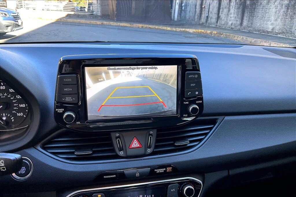 Used 2020 Hyundai Elantra GT w/ Style Package 02 FWD image 9