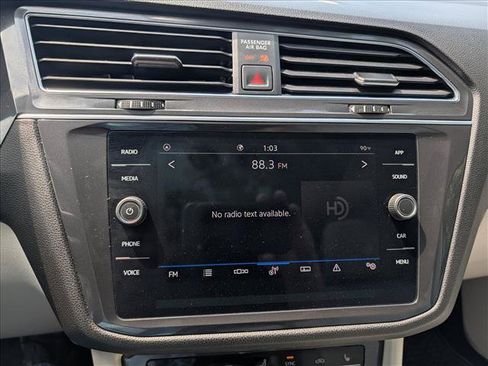 Used 2022 Volkswagen Tiguan SE w/ Panoramic Sunroof Package FWD image 34