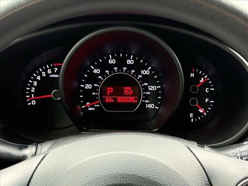 Used 2018 Kia Soul + FWD image 11