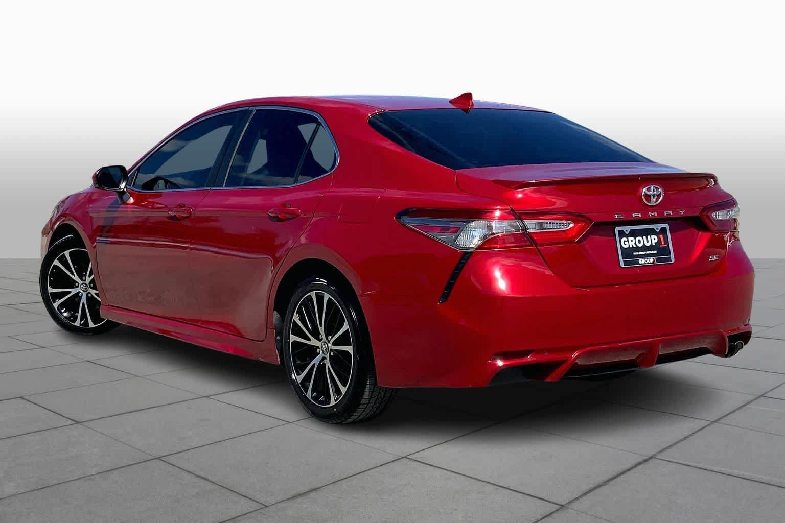 Used 2019 Toyota Camry SE w/ Convenience Package FWD image 12