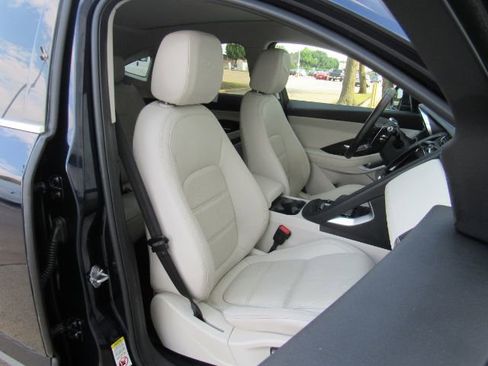 Used 2022 Jaguar E-PACE SE image 21