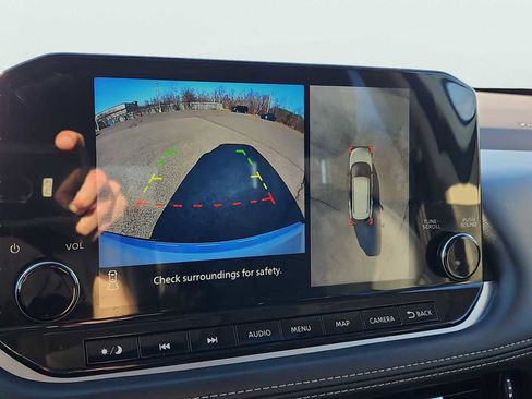 Used 2021 Nissan Rogue Platinum image 16