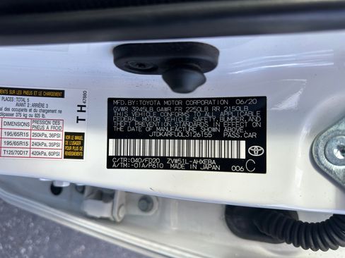 Used 2020 Toyota Prius LE image 30