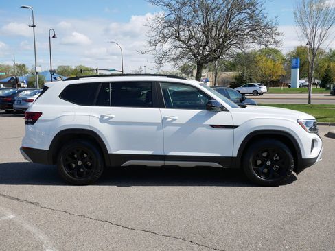 Used 2024 Volkswagen Atlas Peak Edition SE AWD/4WD image 8