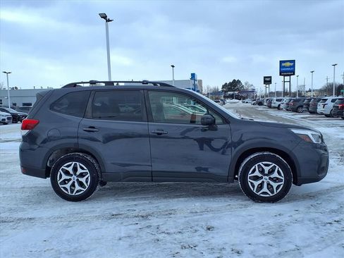 Used 2019 Subaru Forester Premium w/ All-Weather Package image 4