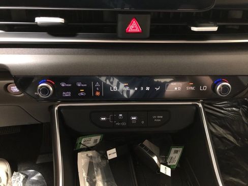 New 2026 Kia Carnival EX image 32