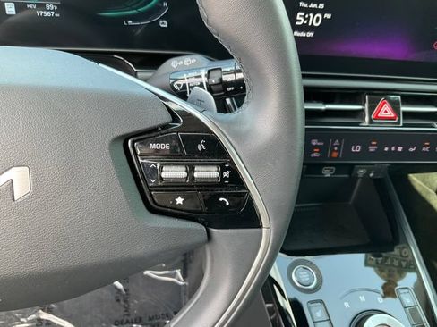 Used 2024 Kia Niro EX FWD image 12