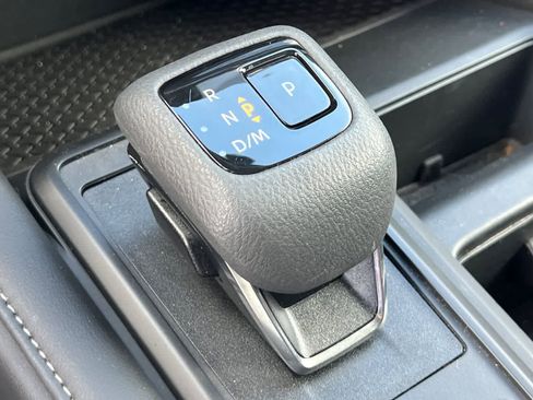 Used 2025 Nissan Pathfinder S image 24