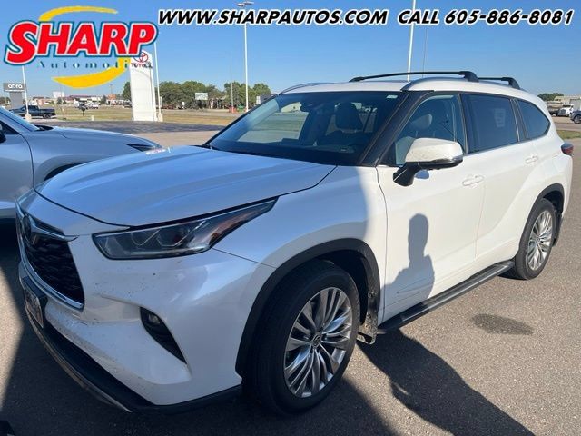 Used 2022 Toyota Highlander Platinum AWD/4WD image 1