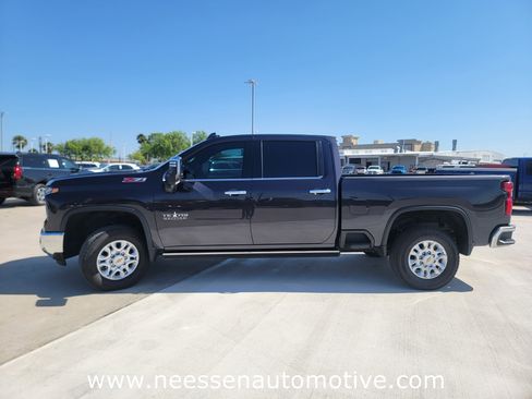 Used 2024 Chevrolet Silverado 2500 LTZ w/ LTZ Texas Edition image 4