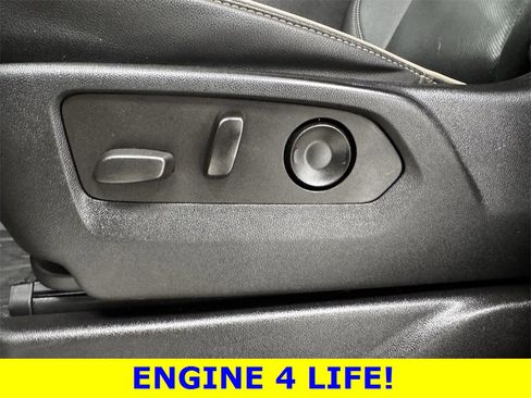 Used 2022 GMC Yukon SLT w/ SLT Luxury Package image 18