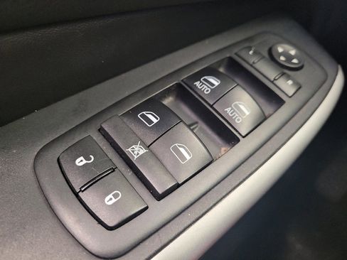 Used 2017 Jeep Cherokee Trailhawk w/ Cold Weather Group AWD/4WD image 27