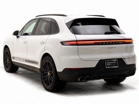 Used 2025 Porsche Cayenne image 3