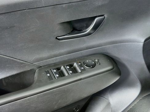Used 2025 Hyundai Kona SEL FWD image 15