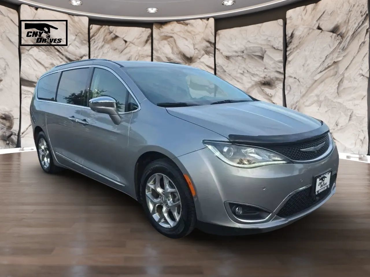 Used 2019 Chrysler Pacifica Limited w/ Advanced Safetytec Group FWD image 3